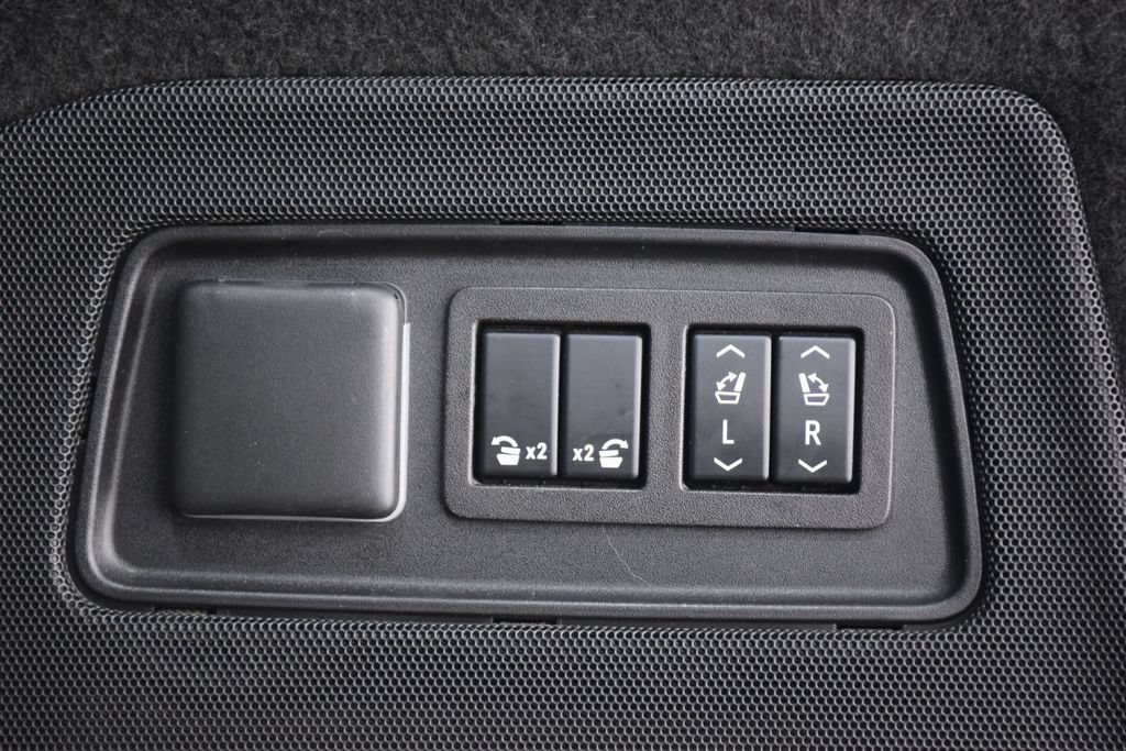 Used 2023 Cadillac Escalade ESV Sport Platinum AWD/4WD image 26