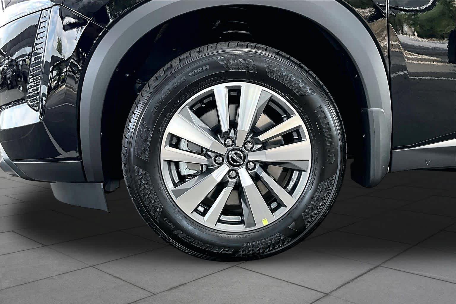 New 2026 Nissan Pathfinder SL FWD image 11