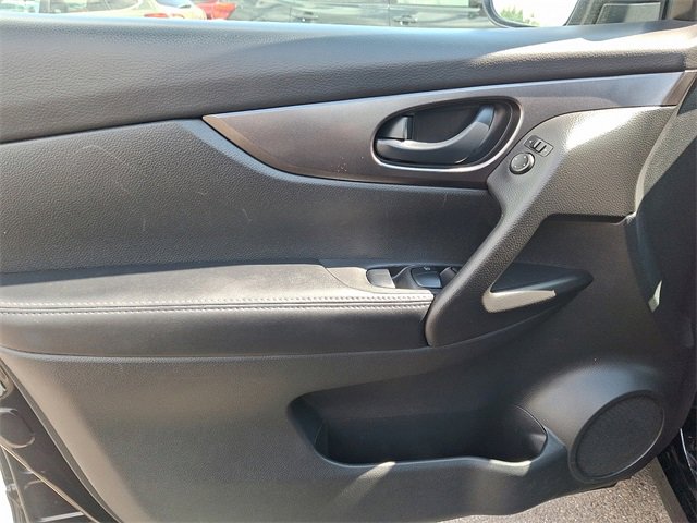 Used 2019 Nissan Rogue Sport S image 12