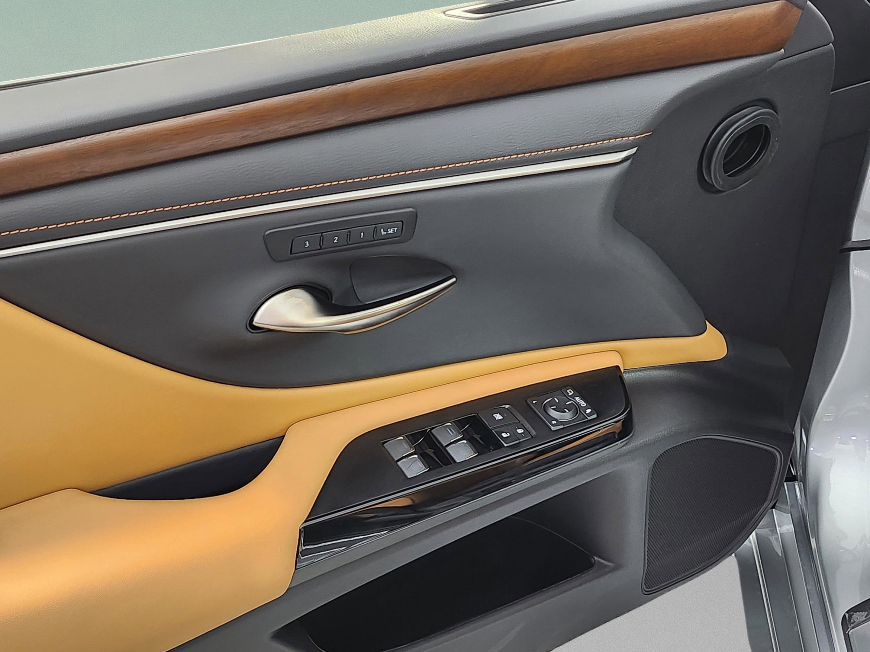 New 2025 Lexus ES 350 w/ Premium Package image 14