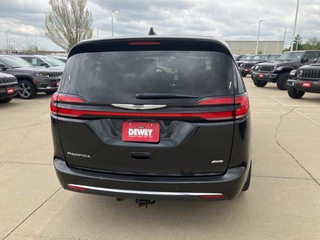 Used 2023 Chrysler Pacifica Touring-L AWD/4WD image 7