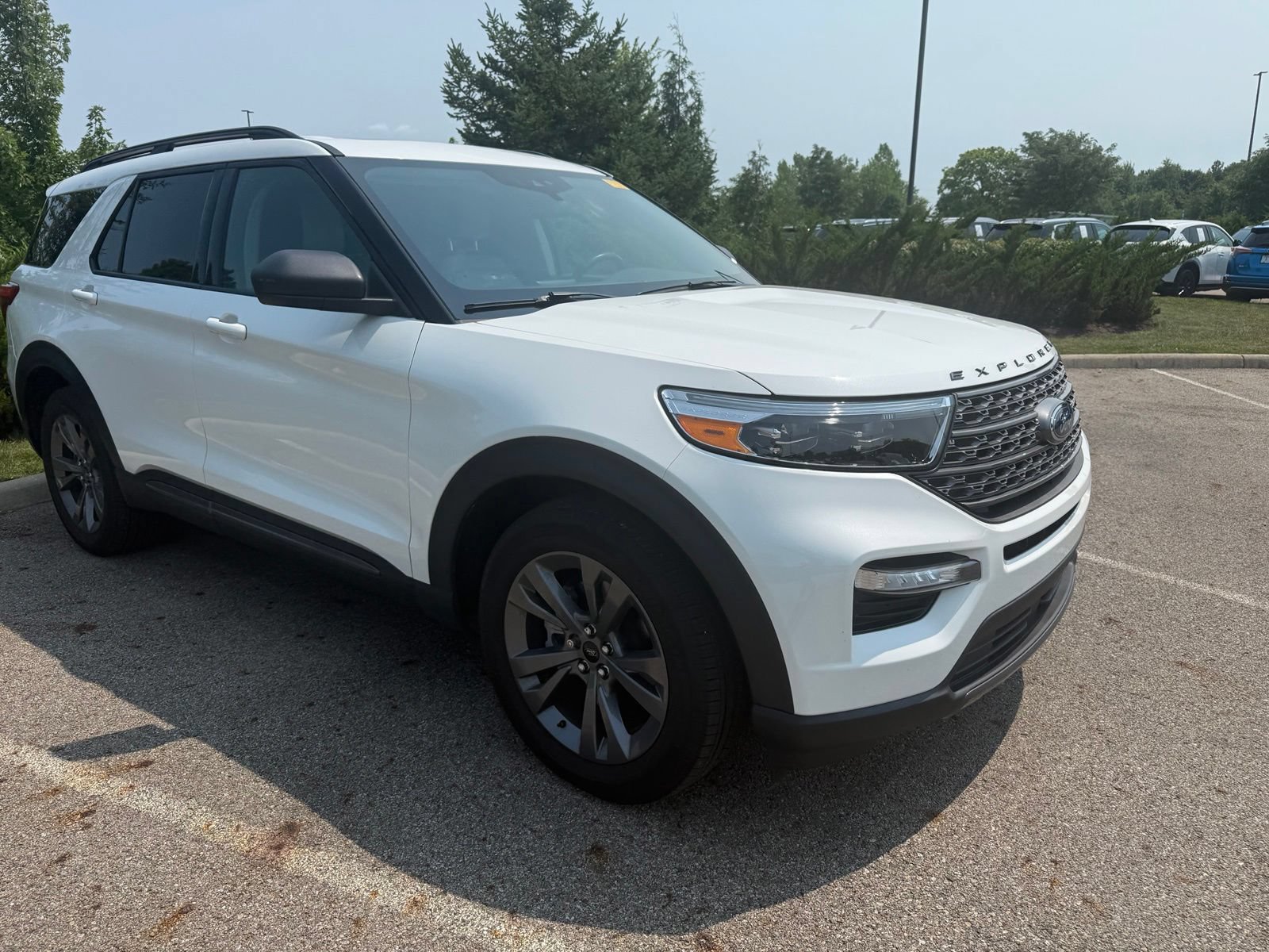 Used 2021 Ford Explorer XLT w/ Equipment Group 202A AWD/4WD image 3