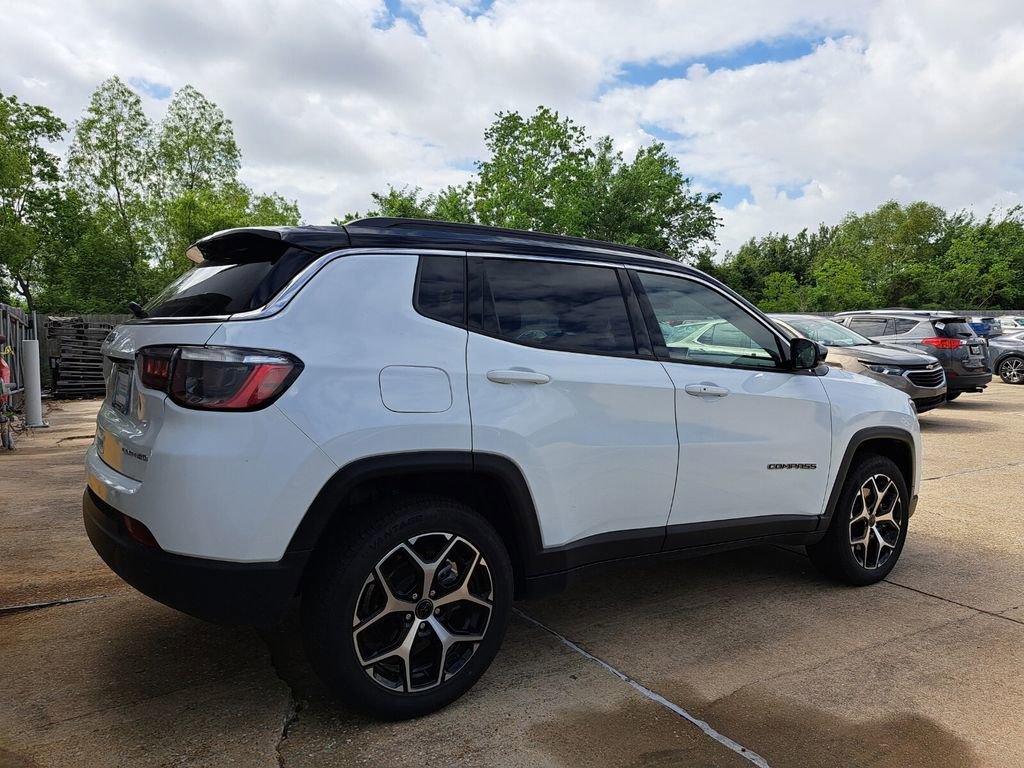 Used 2025 Jeep Compass Limited image 4