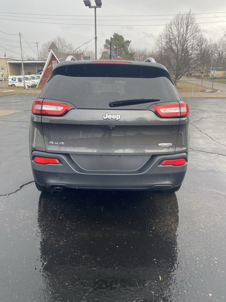 Used 2016 Jeep Cherokee Latitude w/ Cold Weather Group AWD/4WD image 2