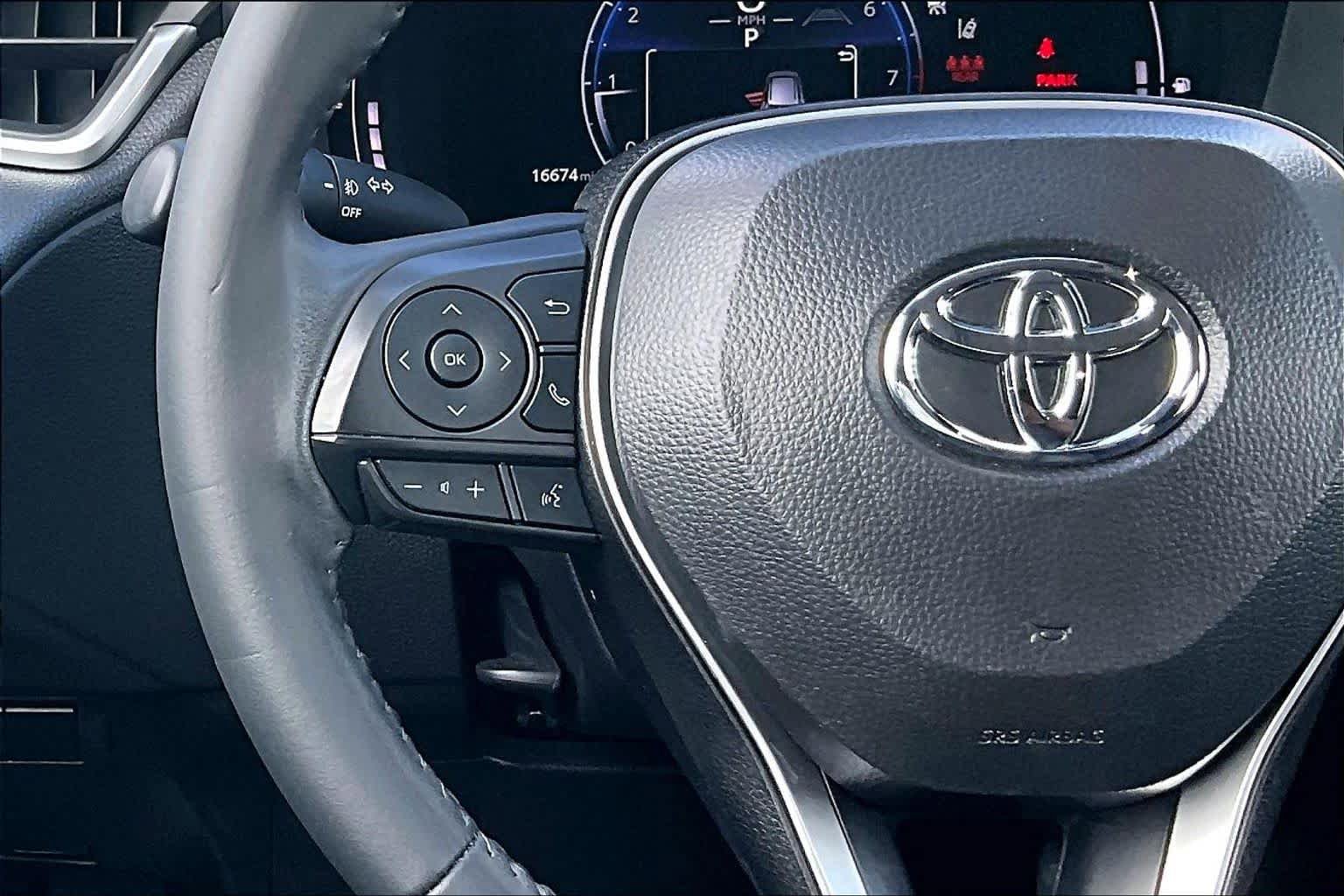 Used 2024 Toyota Corolla Cross XLE w/ Convenience Package AWD/4WD image 24