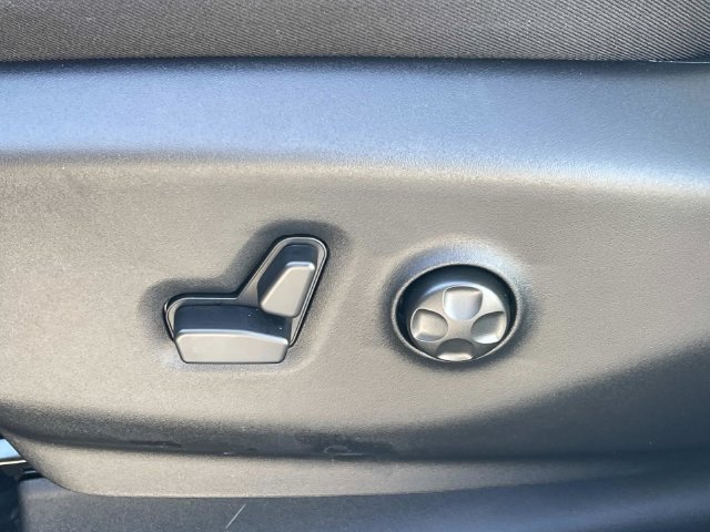 New 2027 Chrysler Pacifica Limited FWD image 21