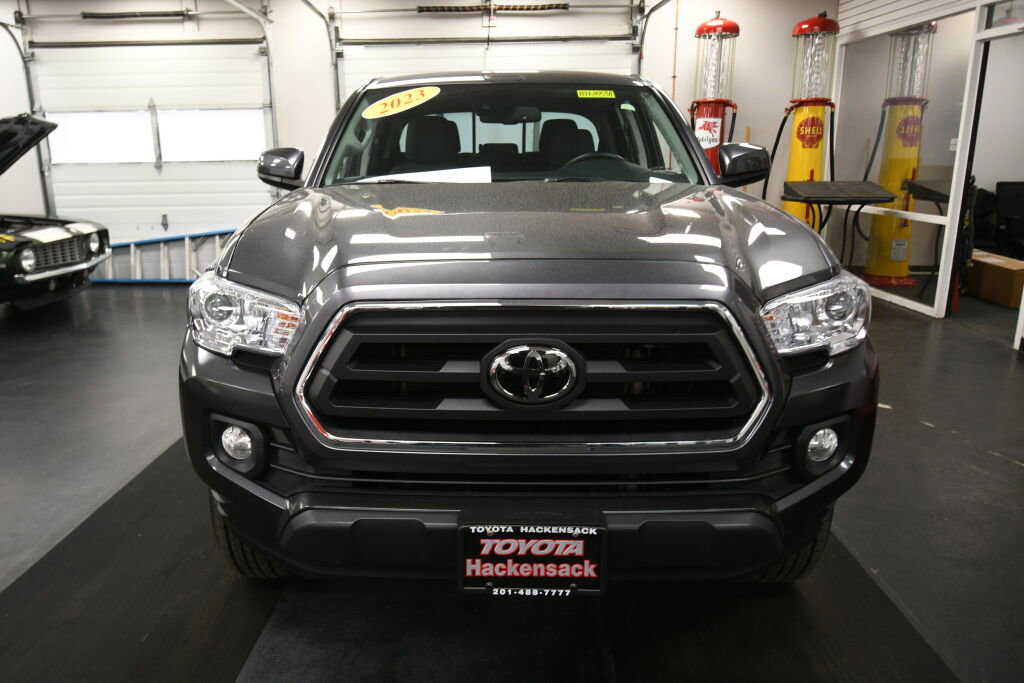 Used 2023 Toyota Tacoma SR5 AWD/4WD image 3