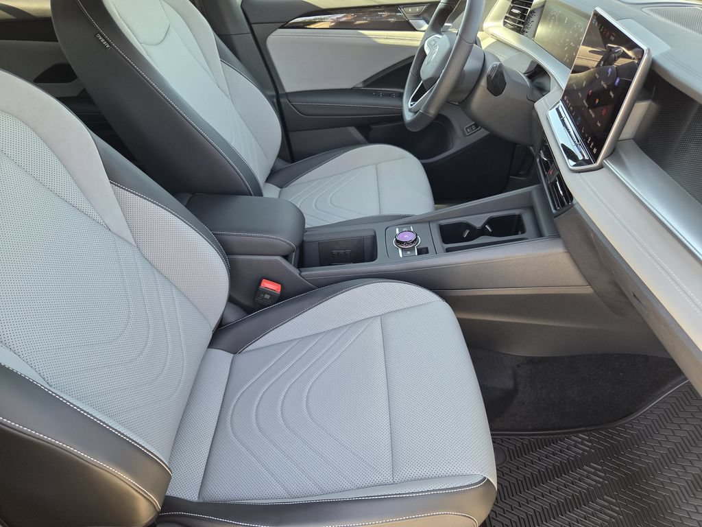 New 2026 Volkswagen Tiguan SE R-Line FWD image 13