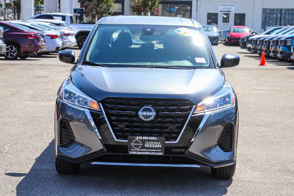 Certified 2025 Nissan Kicks Play S FWD image 2