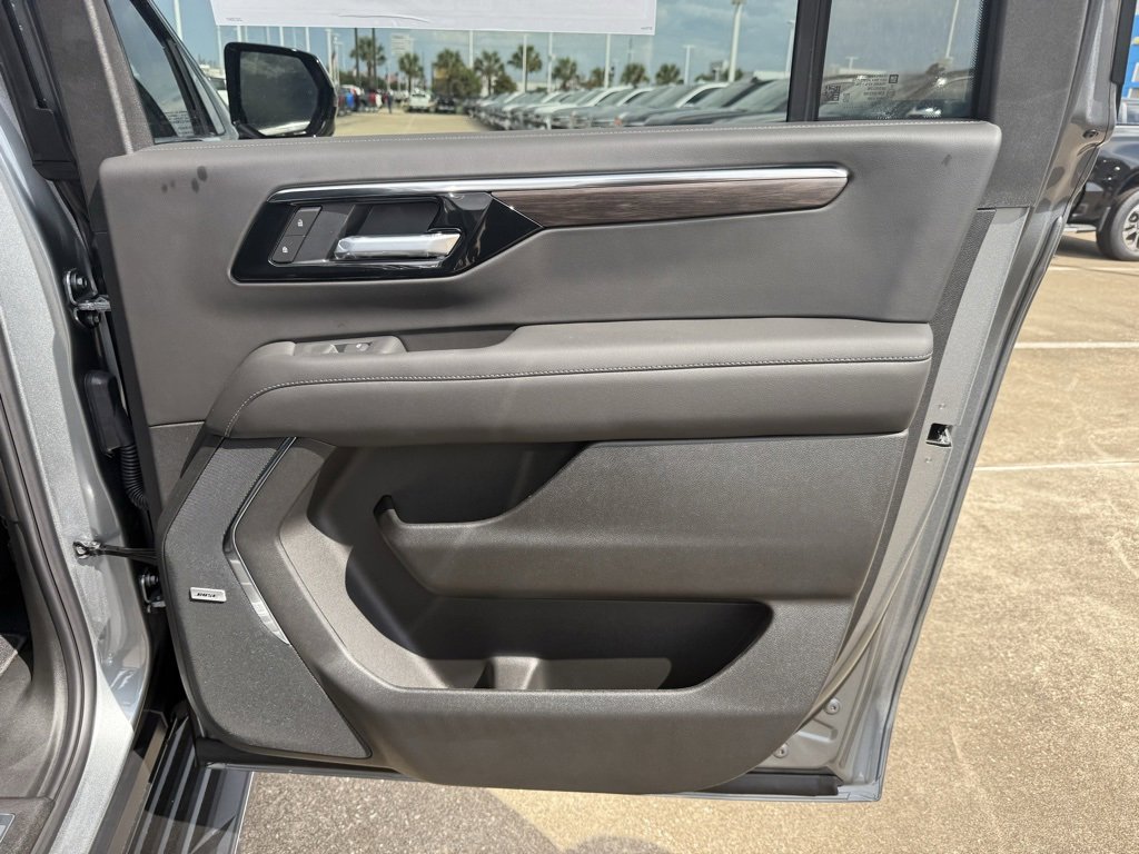 New 2026 Chevrolet Suburban LT w/ Comfort Package image 44