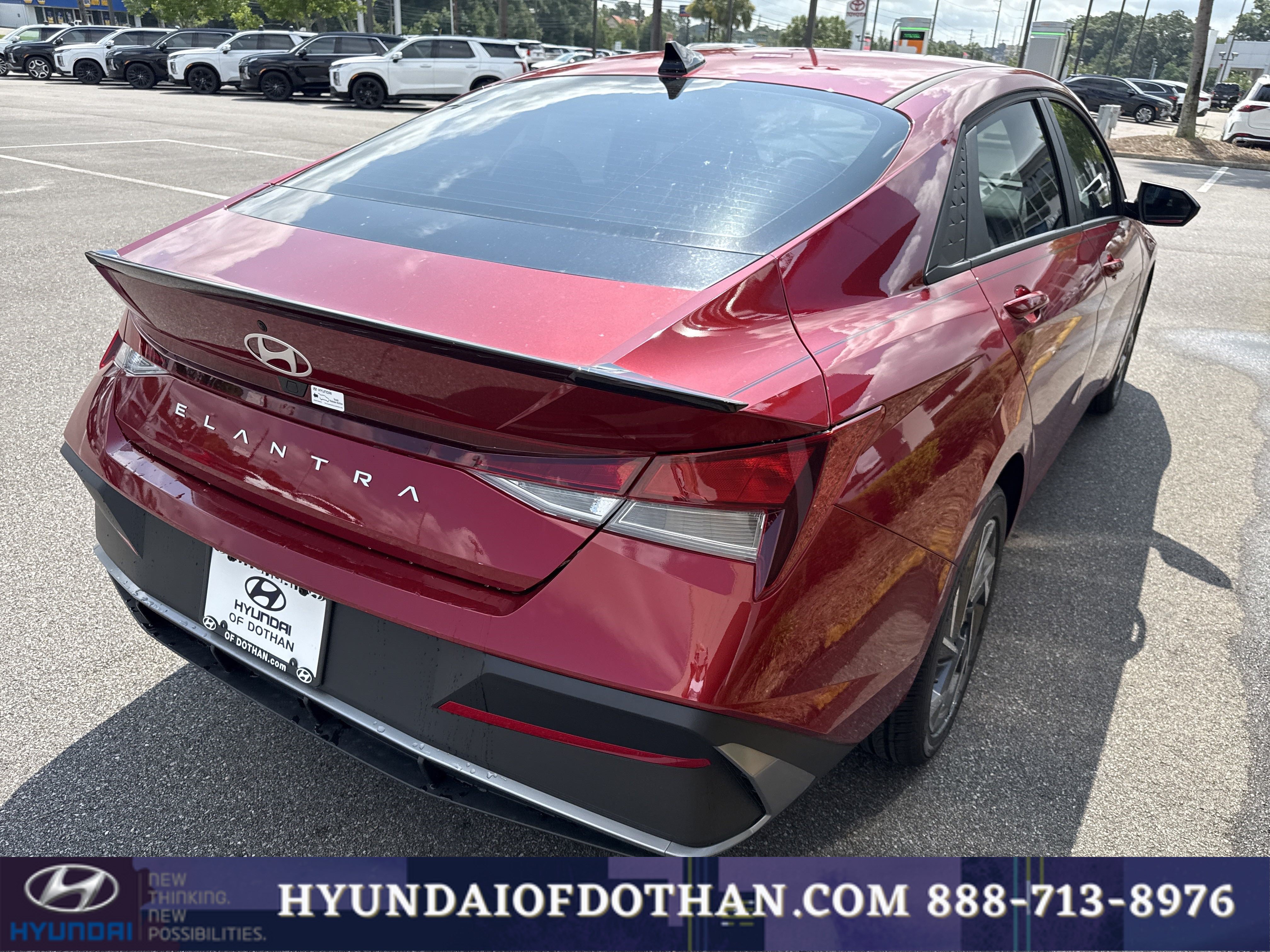 Certified 2025 Hyundai Elantra Sport FWD image 4