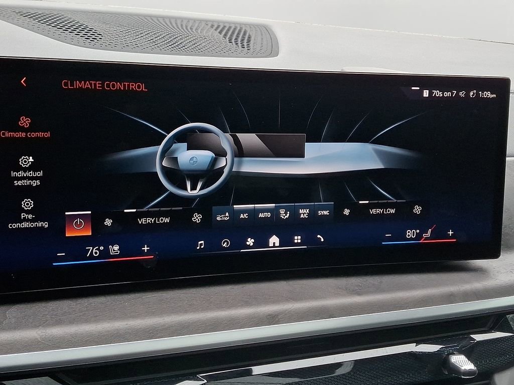 Used 2025 BMW X5 xDrive50e w/ Climate Comfort Package image 17