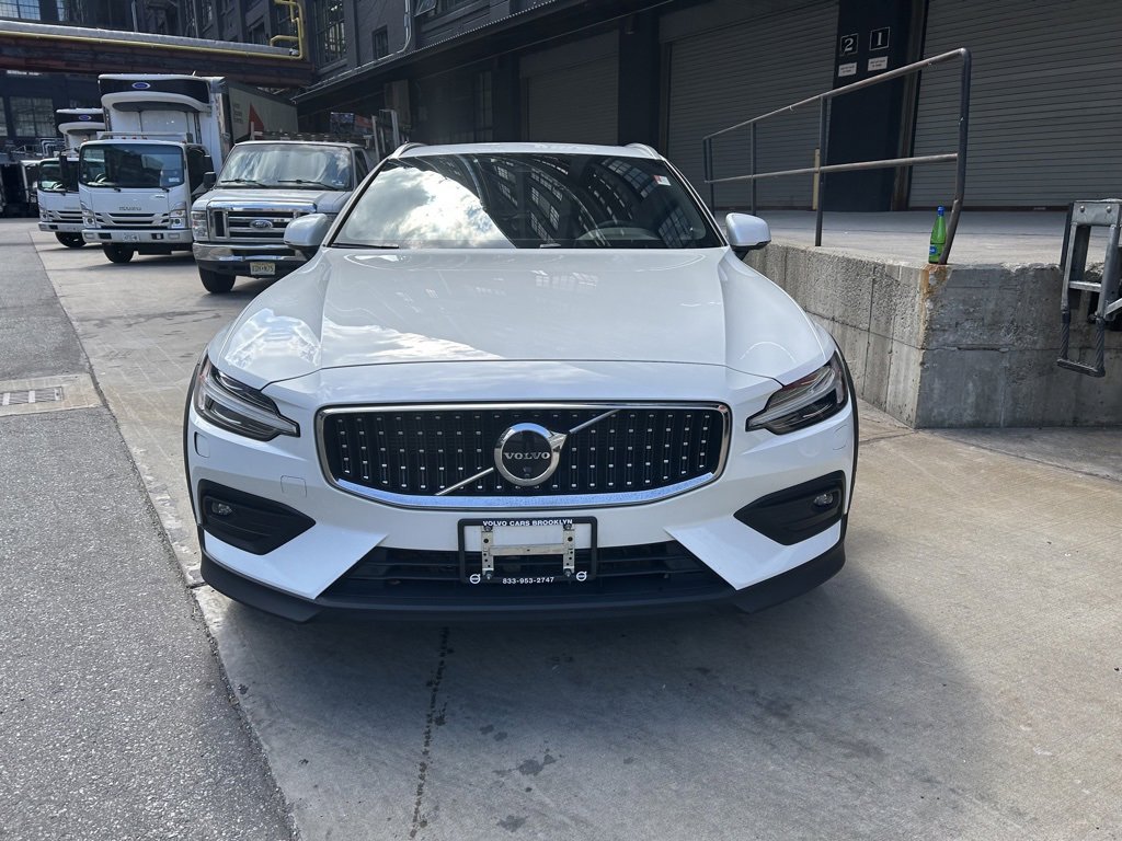 Used 2024 Volvo V60 B5 Cross Country Plus w/ Protection Package Premier