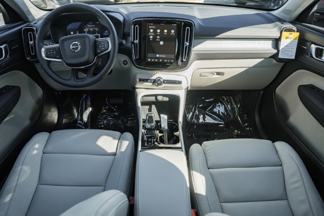 New 2026 Volvo XC40 B5 Ultra w/ Protection Package Premier AWD/4WD image 21