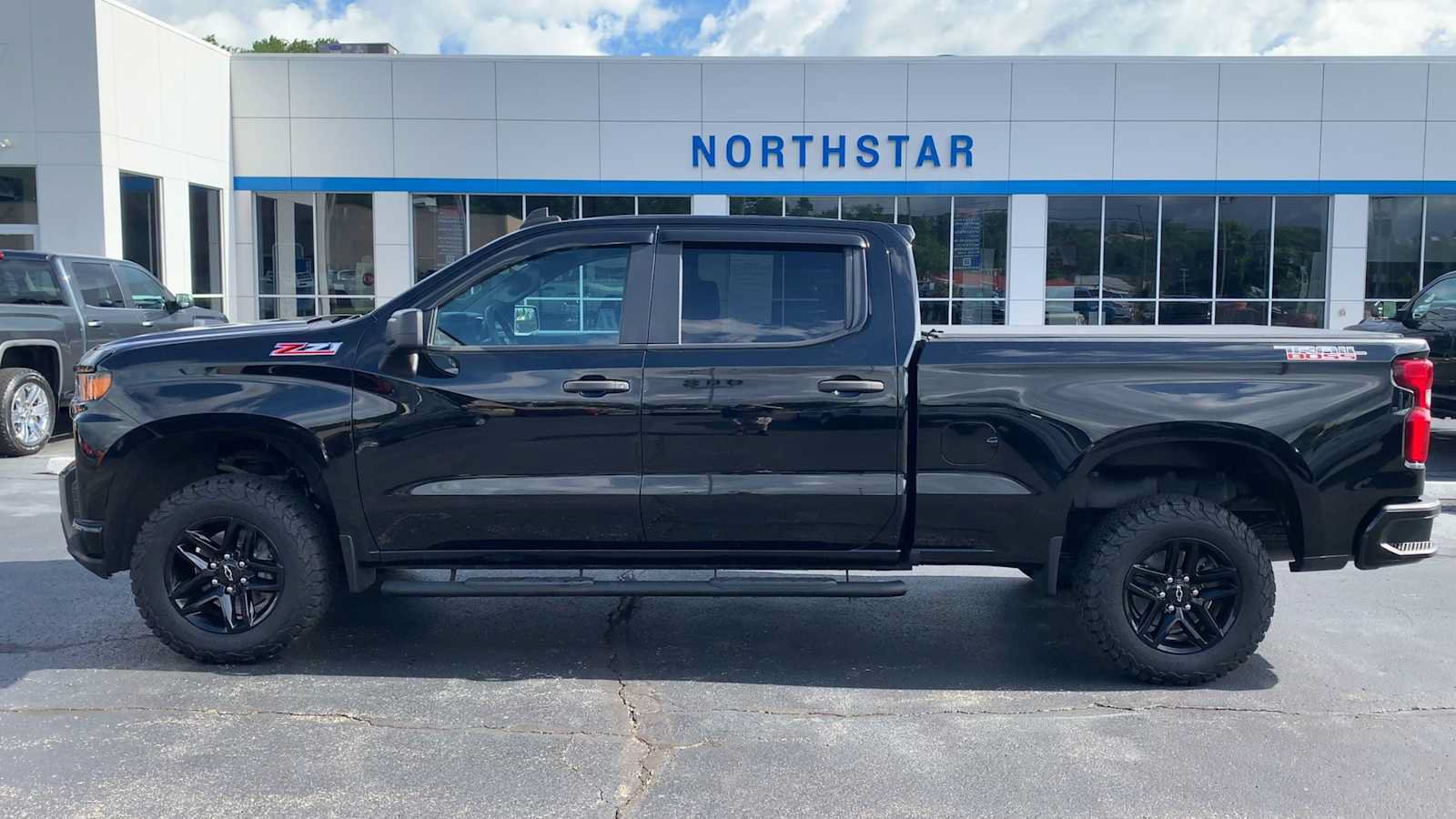 Certified 2021 Chevrolet Silverado 1500 Custom Trail Boss w/ LPO, Dark Essentials Package AWD/4WD image 5