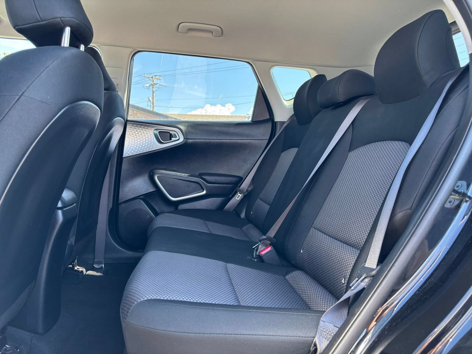 Used 2025 Kia Soul LX w/ LX Technology Package FWD image 22