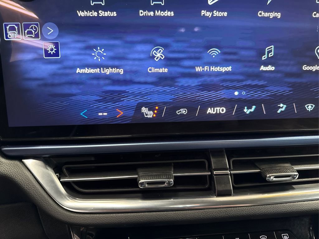 Used 2025 Chevrolet Equinox EV LT image 32