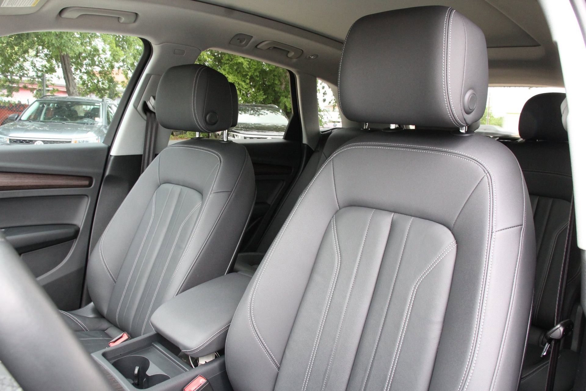 Used 2023 Audi Q5 2.0T Premium w/ Convenience Package image 11