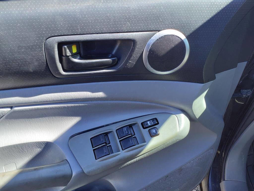 Used 2005 Toyota Tacoma PreRunner image 10