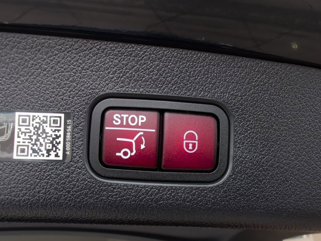 Used 2023 Mercedes-Benz GLC 300 4MATIC image 36