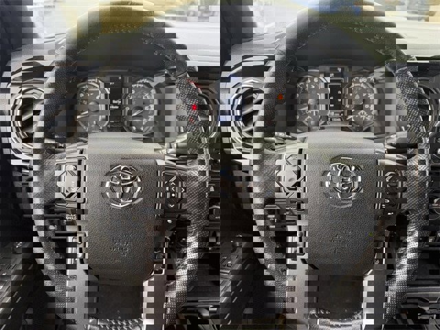 Used 2022 Toyota Tacoma TRD Sport image 14