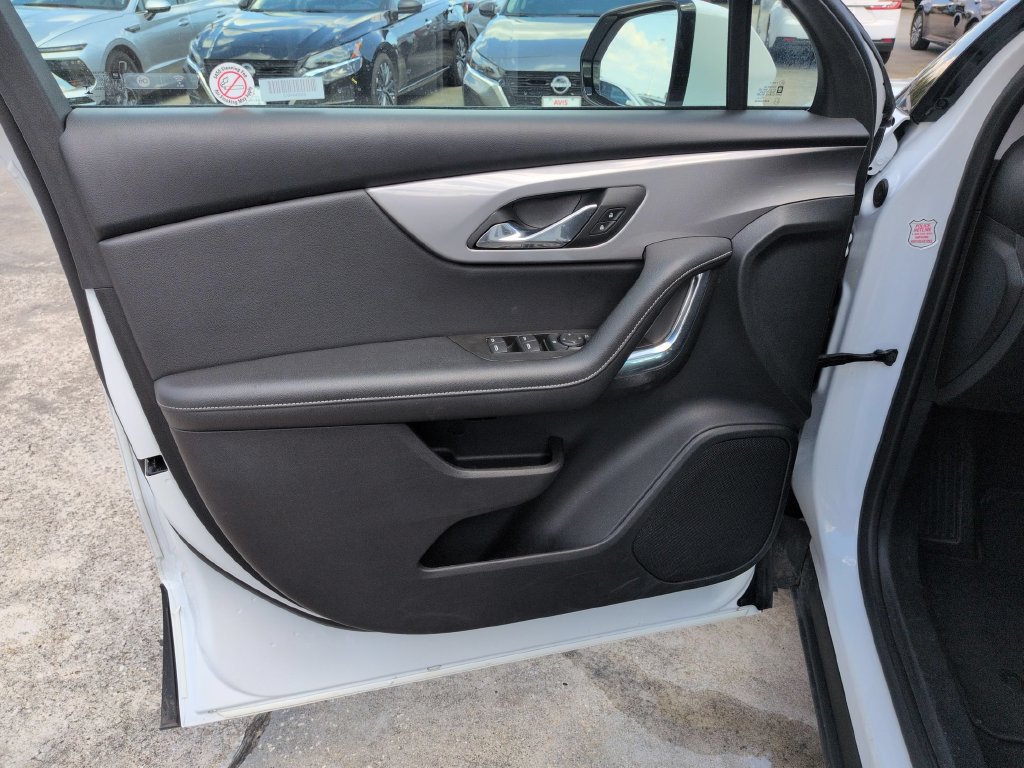 Used 2025 Chevrolet Blazer LT FWD image 11