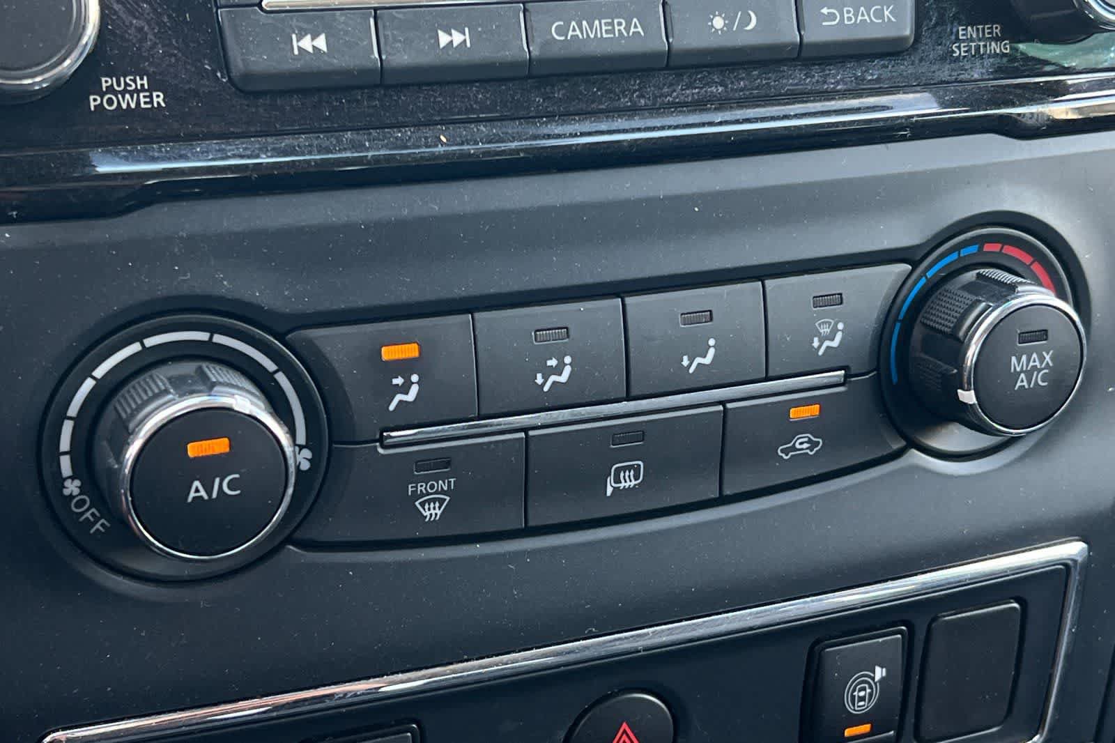Used 2022 Nissan Titan SV AWD/4WD image 21