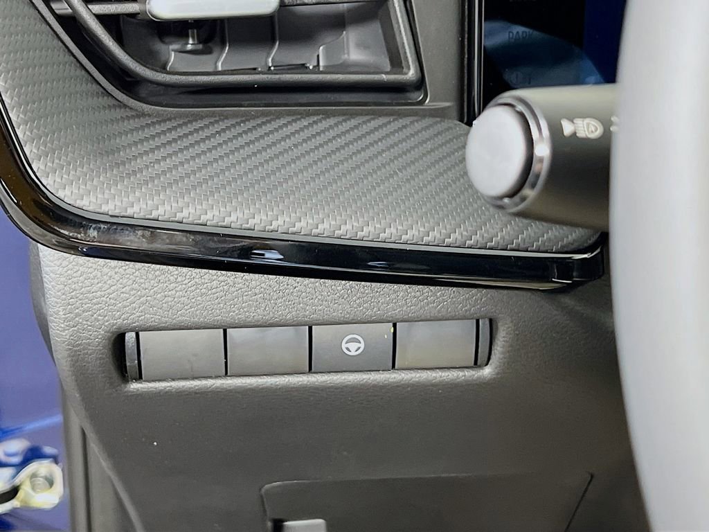 New 2026 Nissan Kicks SR AWD/4WD image 9