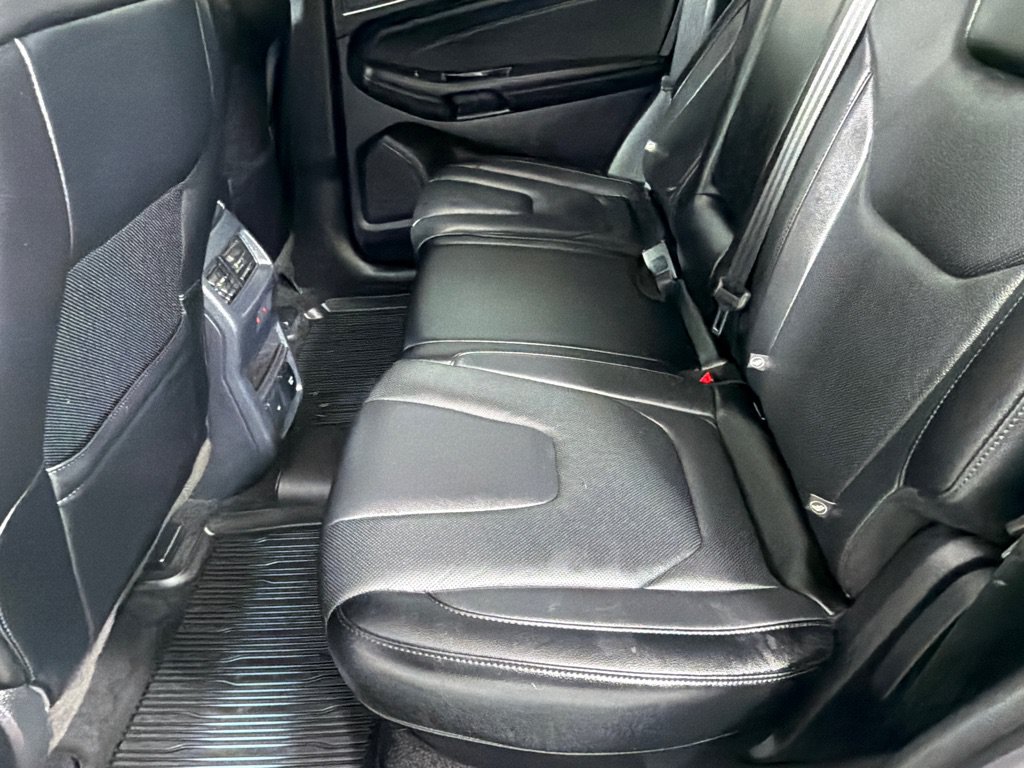 Used 2019 Ford Edge Titanium w/ Equipment Group 301A AWD/4WD image 20