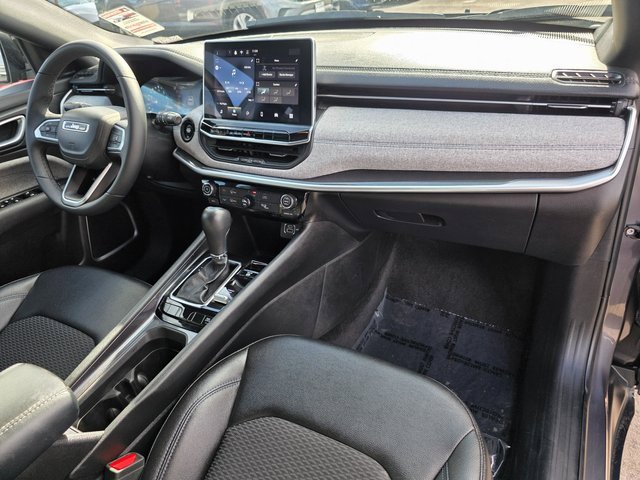 Used 2024 Jeep Compass Latitude image 9