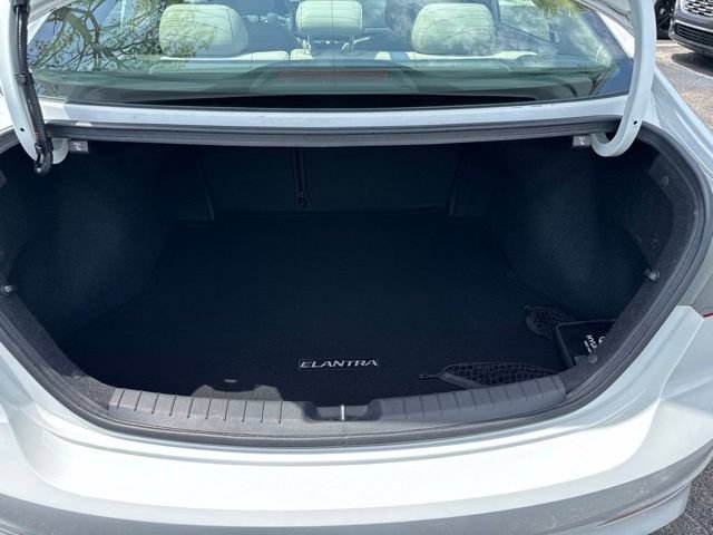 Used 2017 Hyundai Elantra Limited w/ Limited Ultimate Package 05 FWD image 18
