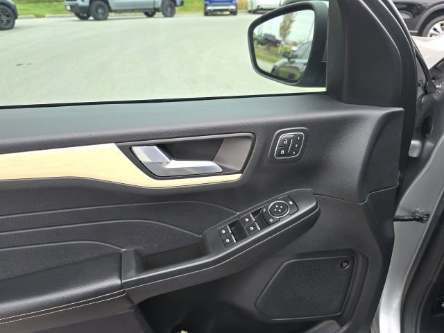 Certified 2022 Ford Escape Titanium w/ Titanium Premium Package image 12