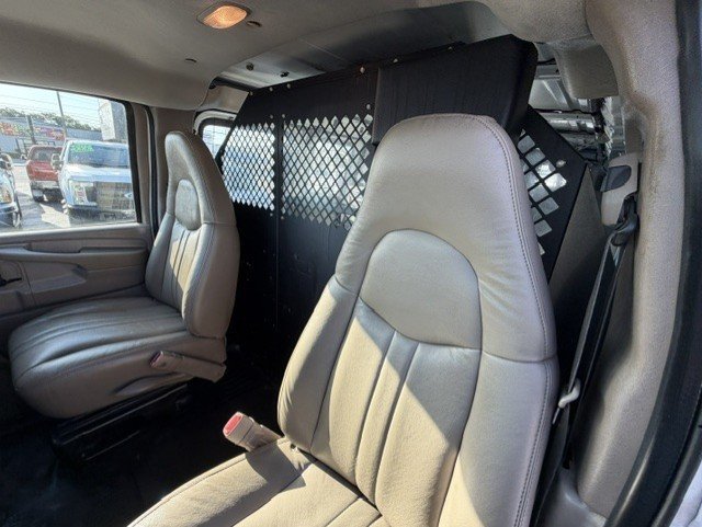 Used 2008 Chevrolet Express 3500 RWD image 20