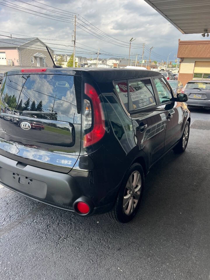 Used 2015 Kia Soul + FWD image 4