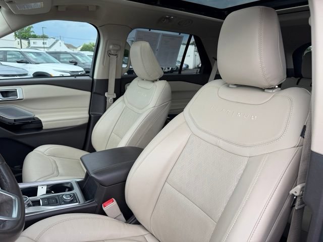 Used 2022 Ford Explorer Platinum w/ Equipment Group 601A AWD/4WD image 22
