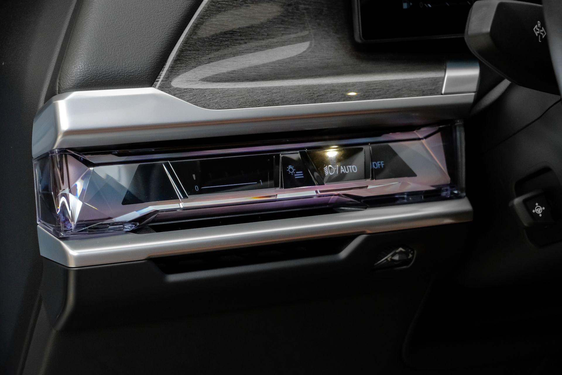 Used 2023 BMW 740i image 33