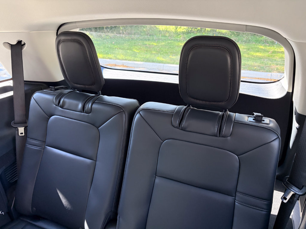 New 2027 Lincoln Aviator AWD image 18