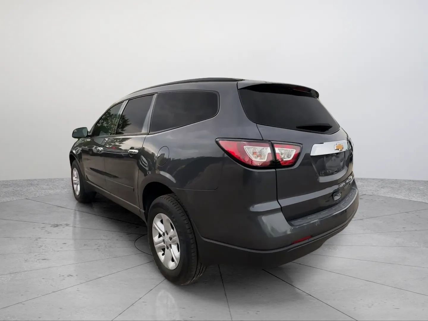 Used 2014 Chevrolet Traverse LS FWD image 3