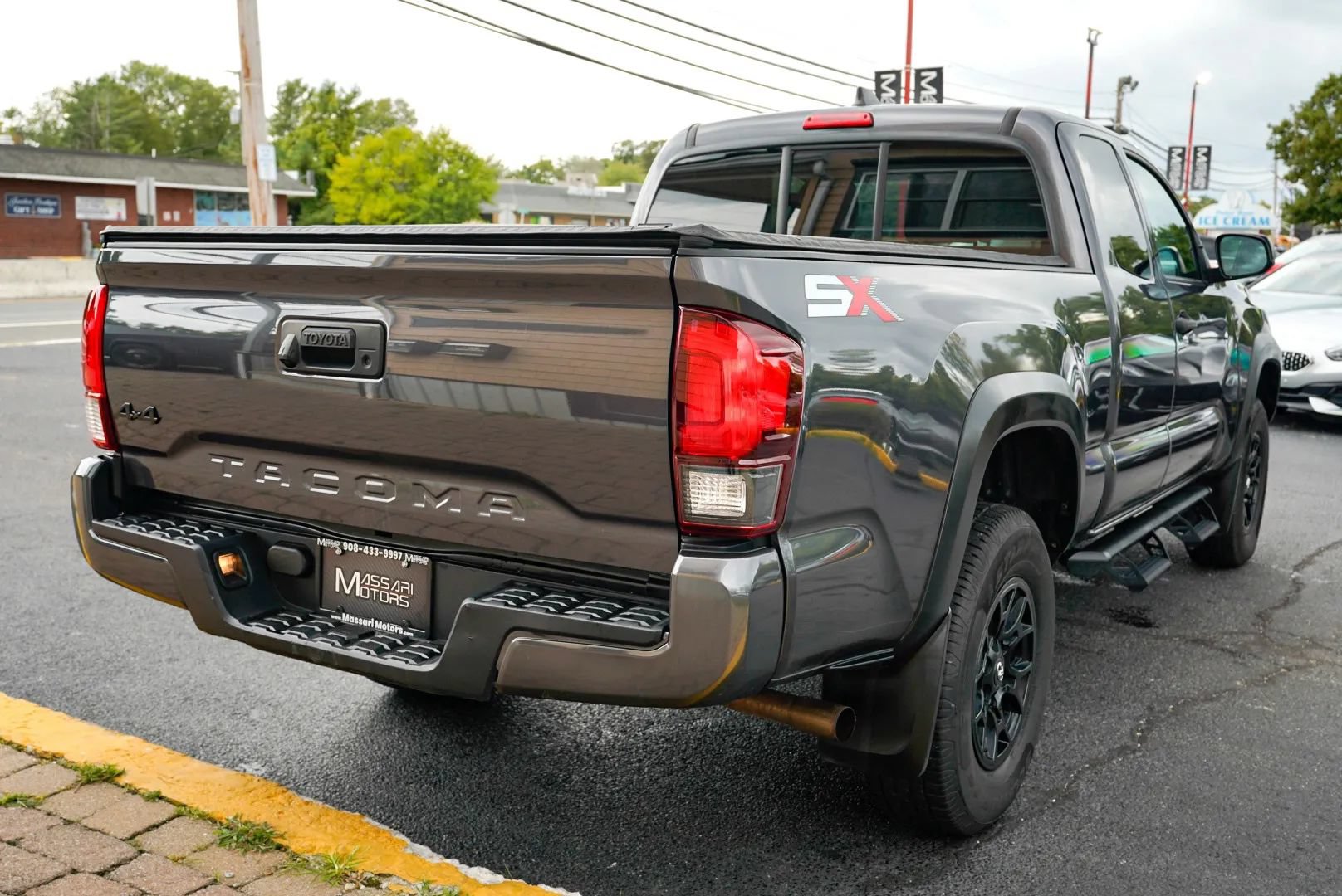Used 2022 Toyota Tacoma SR w/ SX Package AWD/4WD image 5