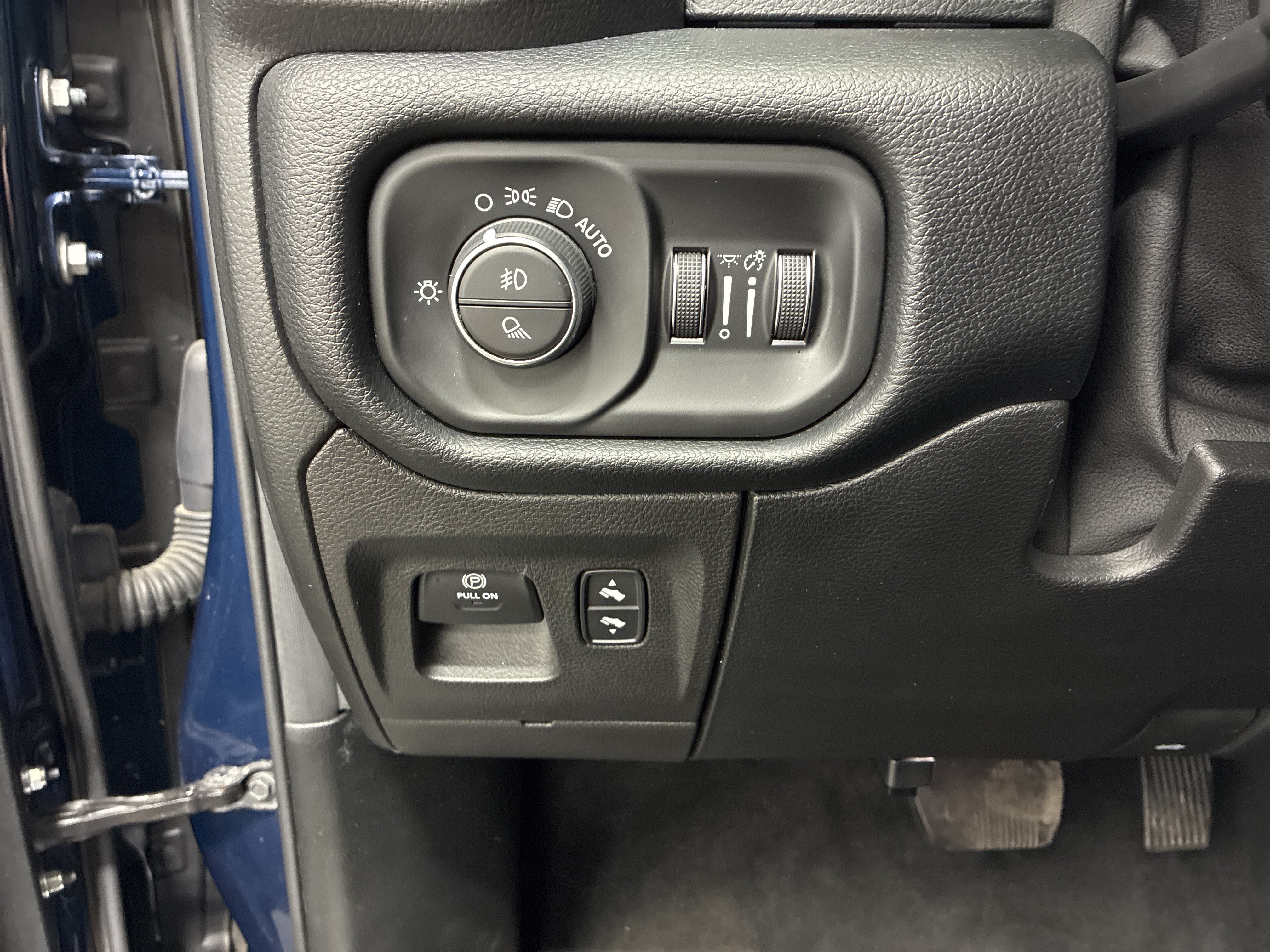 Used 2021 RAM 1500 Laramie w/ Sport Appearance Package AWD/4WD image 17
