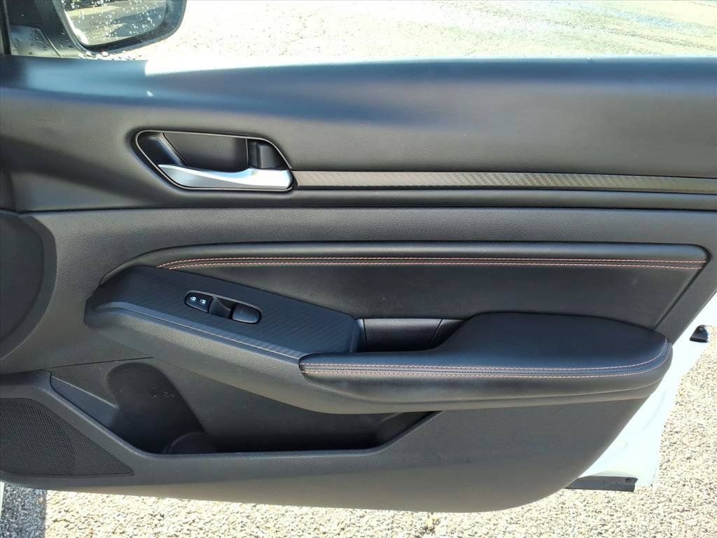 Used 2022 Nissan Altima 2.0 SR FWD image 14