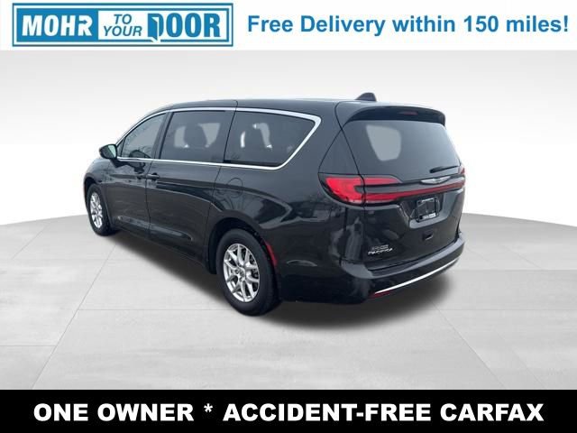 Used 2024 Chrysler Pacifica Touring-L image 3