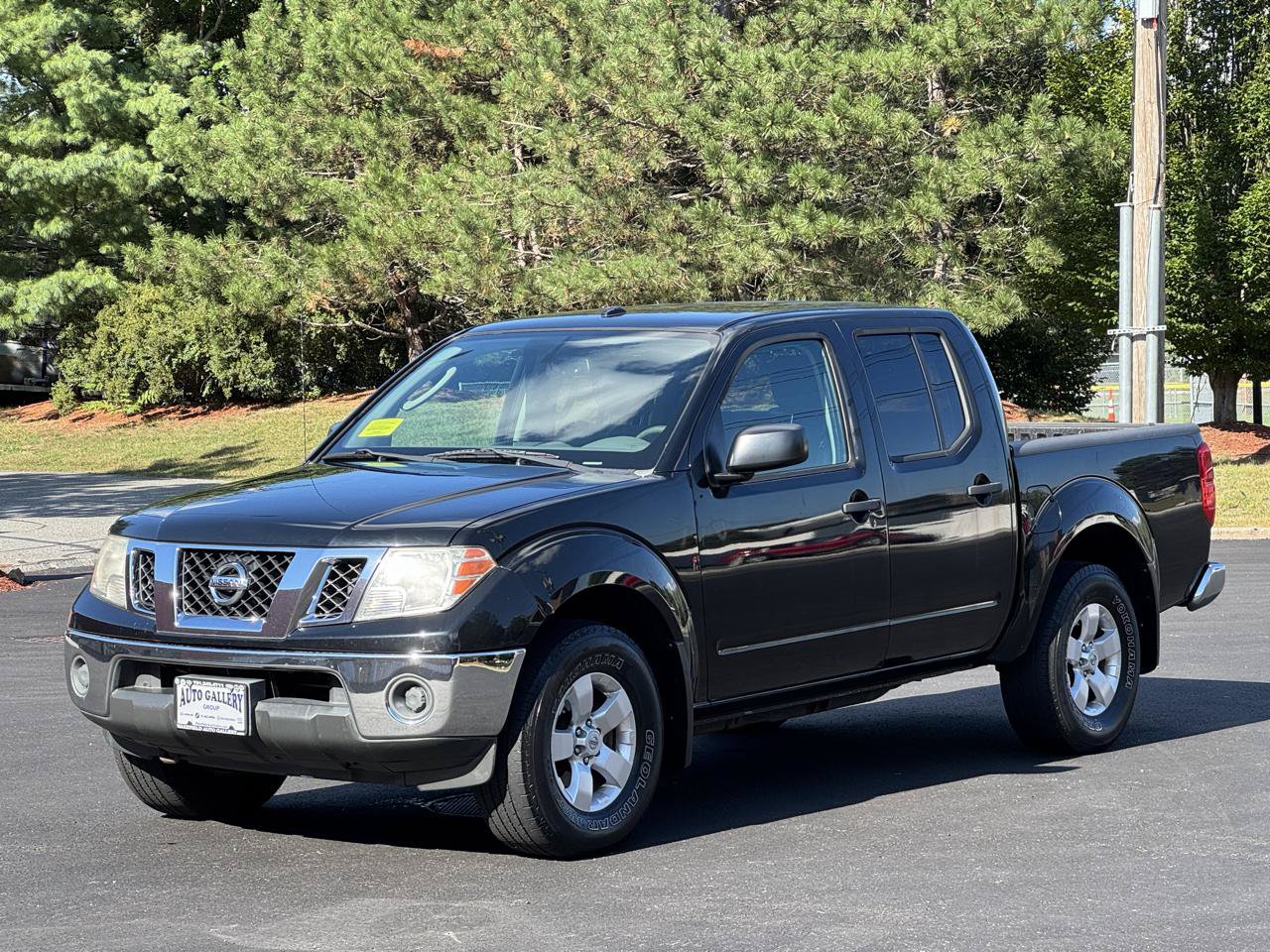Used 2011 Nissan Frontier SV w/ SV Premium Utility Pkg AWD/4WD image 3