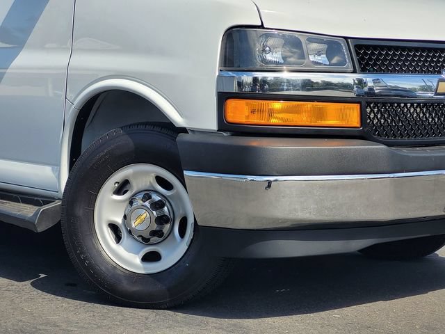Used 2025 Chevrolet Express 3500 LT w/ LT Preferred Equipment Group RWD image 9