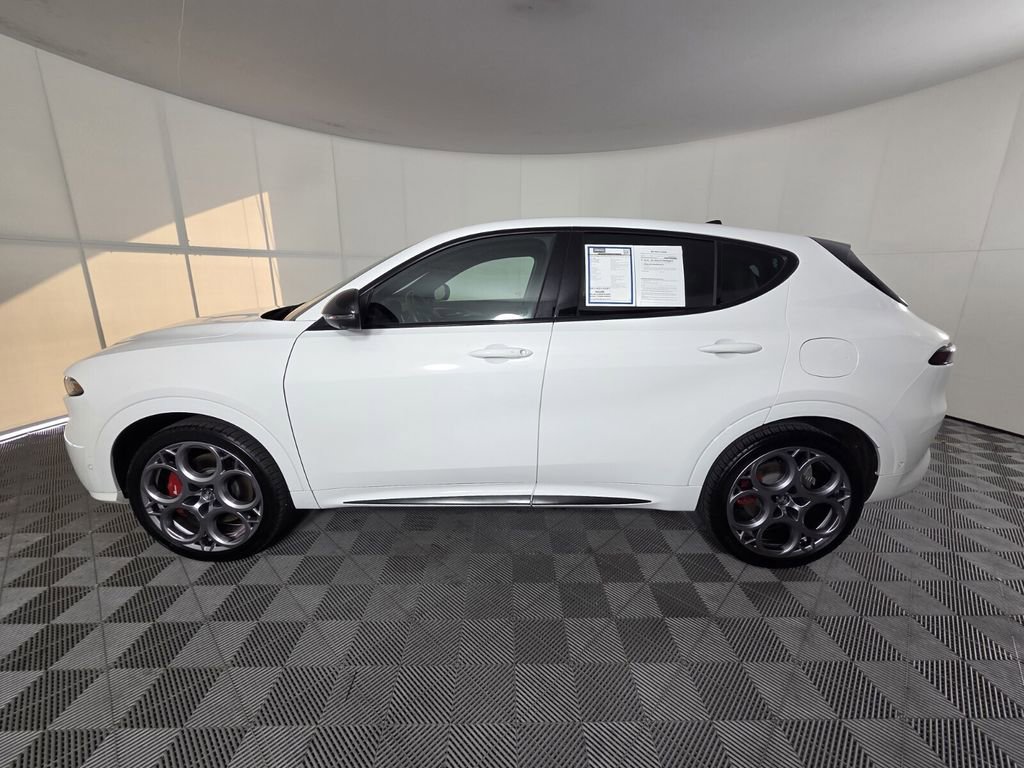 Used 2025 Alfa Romeo Tonale Tributo Italiano AWD/4WD image 9