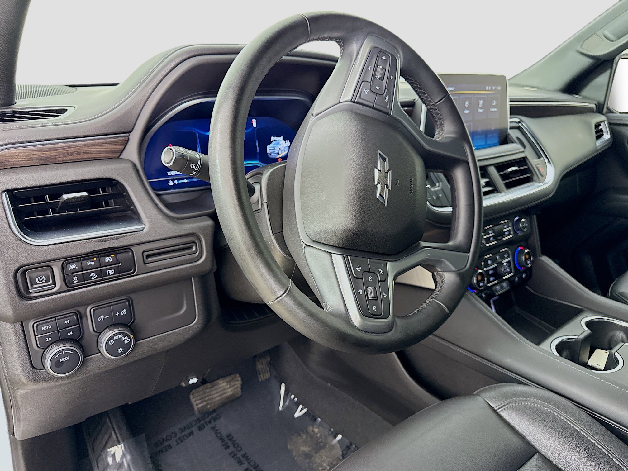 Used 2023 Chevrolet Tahoe Z71 w/ Luxury Package AWD/4WD image 9