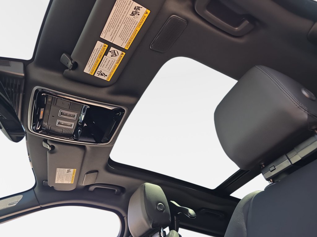 New 2026 Land Rover Range Rover Velar S AWD/4WD image 30