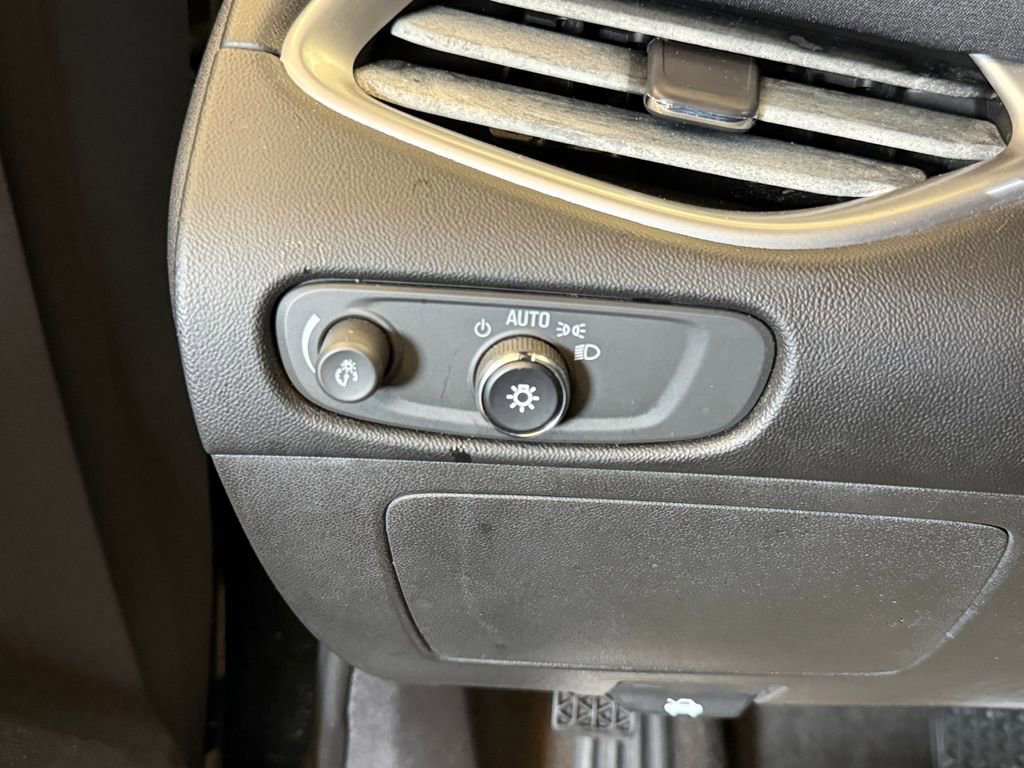 Used 2018 Chevrolet Malibu LS FWD image 17