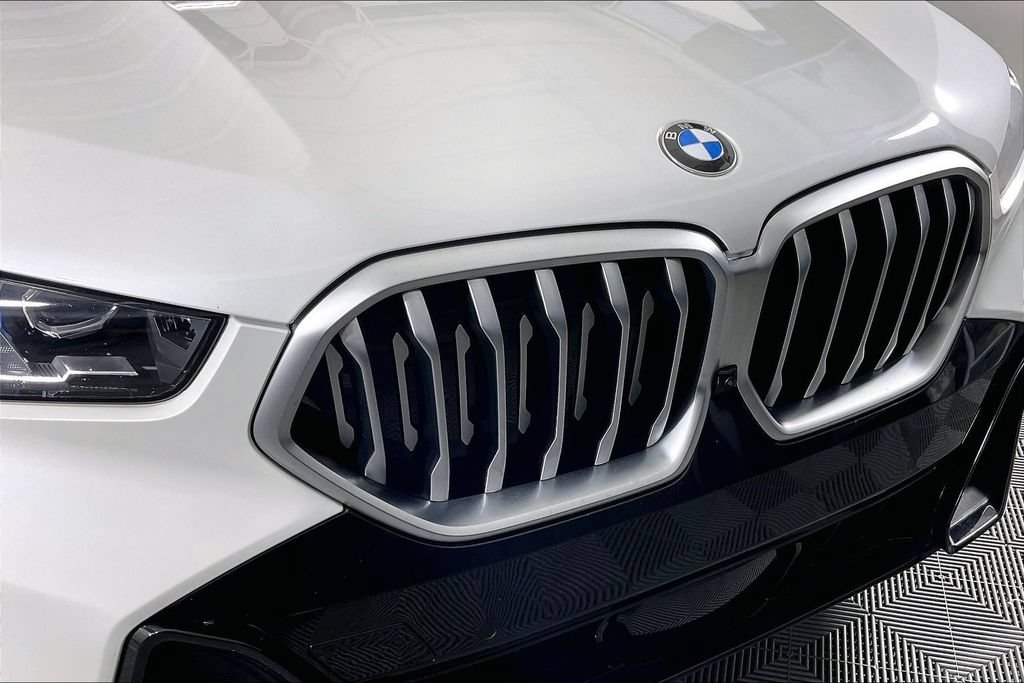 Used 2025 BMW X6 xDrive40i w/ Climate Comfort Package AWD/4WD image 36