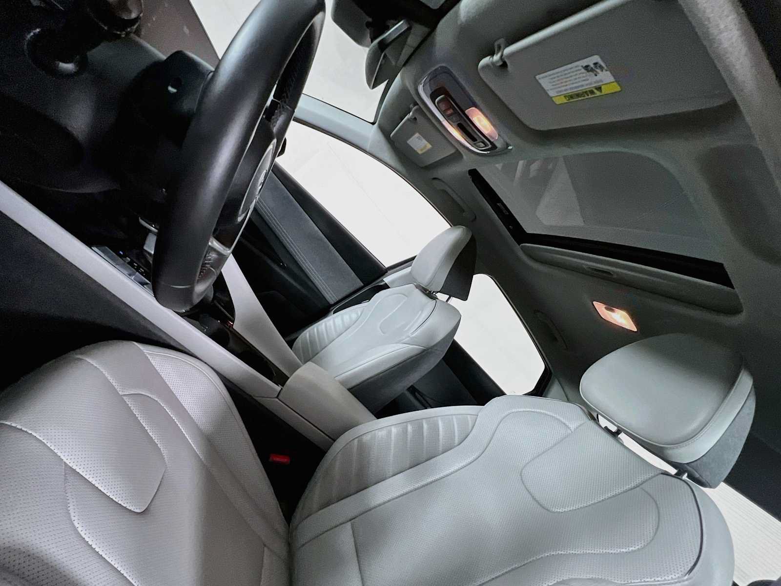 Certified 2025 Hyundai Elantra Limited FWD image 22